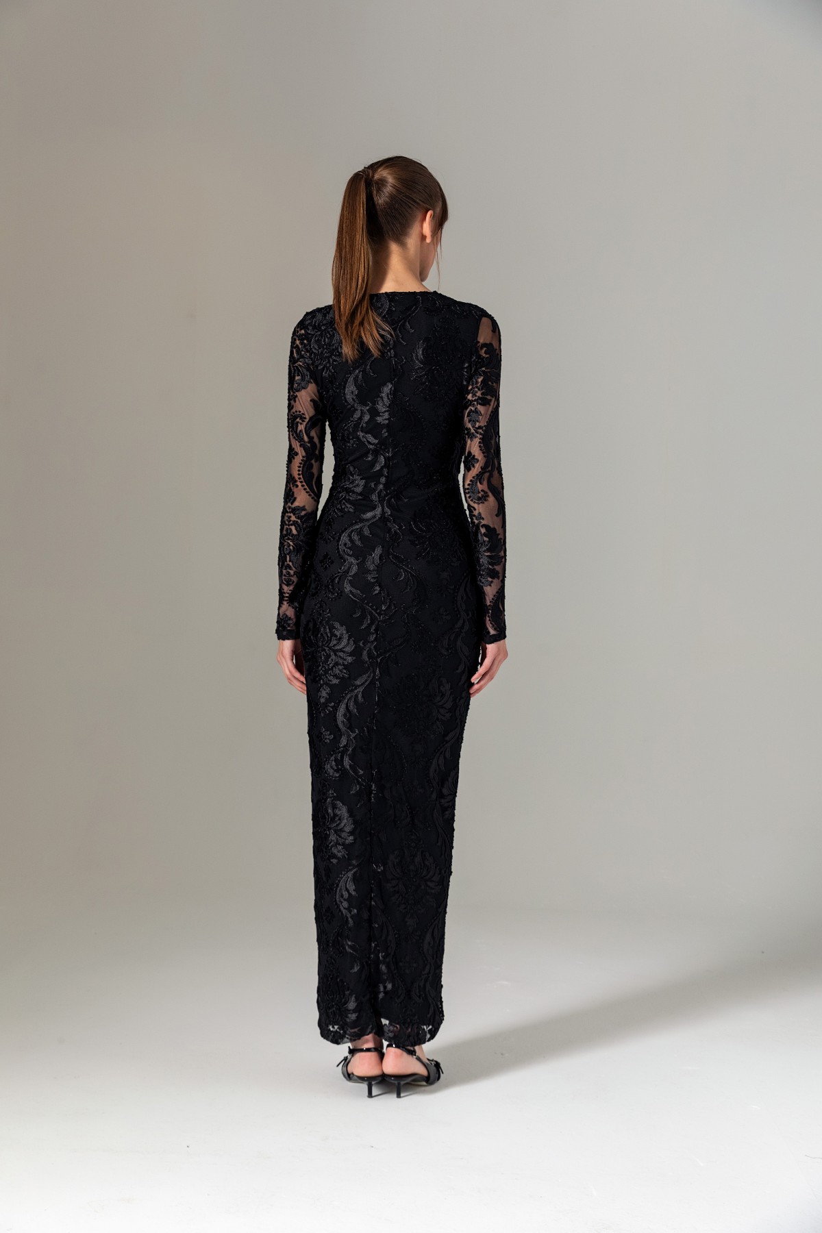  V Yaka Büzgülü Dantel Elbise Siyah