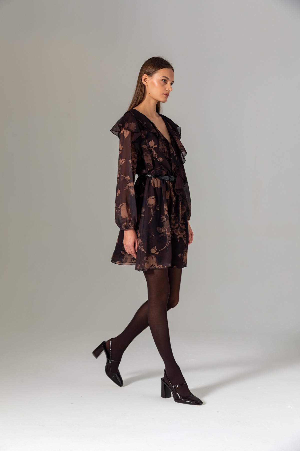 Desenli Volanlı Mini Elbise Kahve