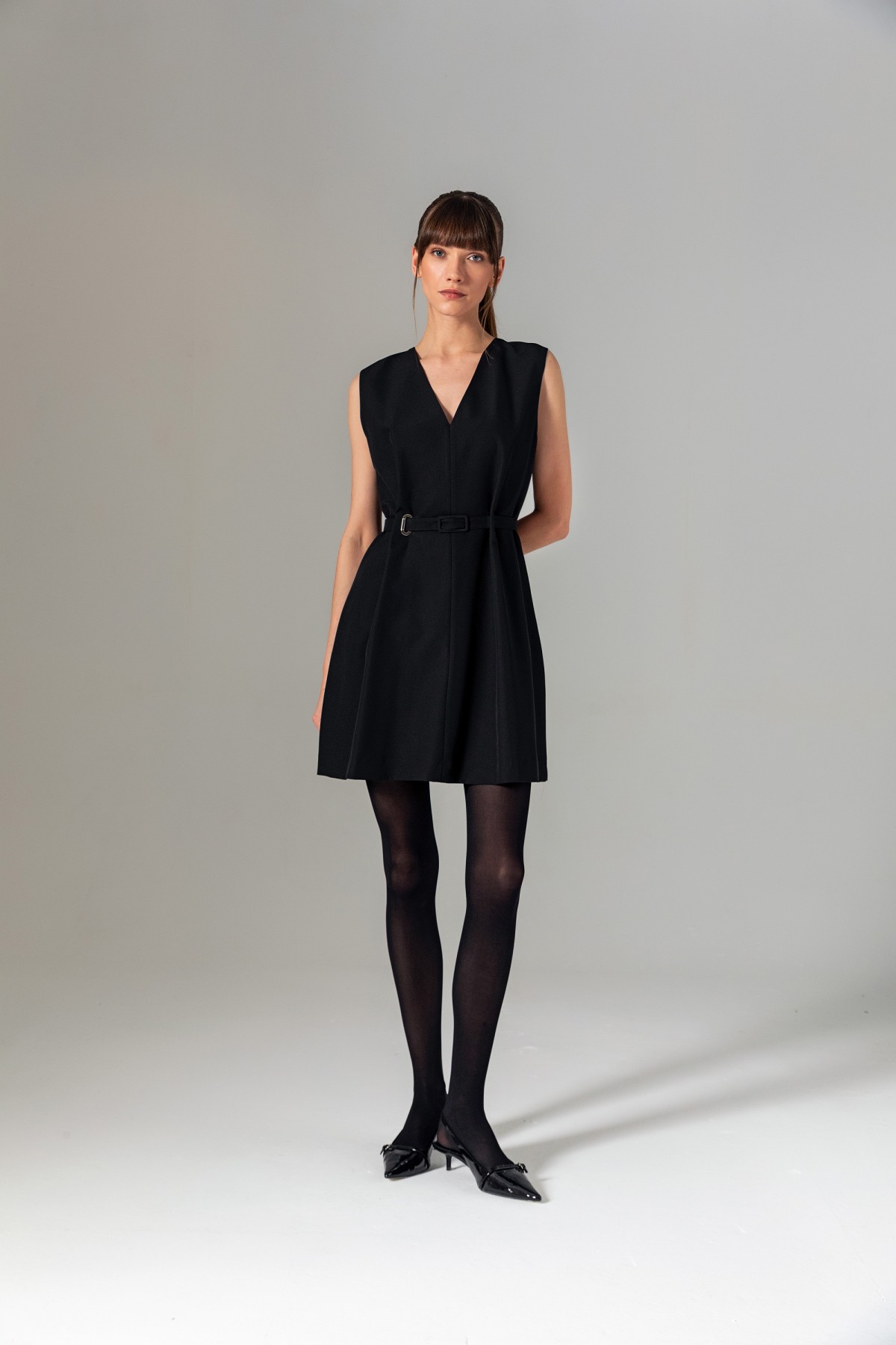 Bele Oturan Kolsuz Elbise Siyah