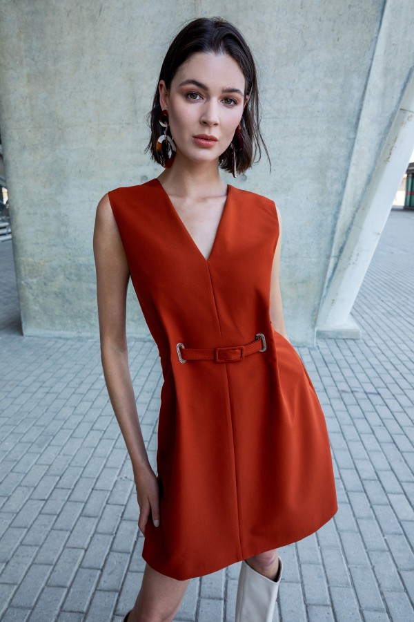 Bele Oturan Kolsuz Elbise Ki̇remi̇t