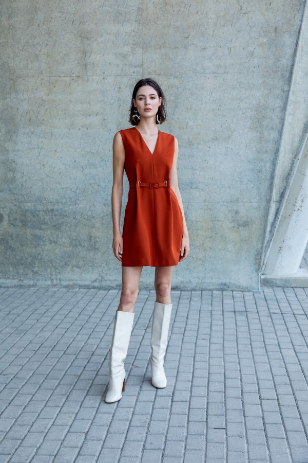 Bele Oturan Kolsuz Elbise Ki̇remi̇t