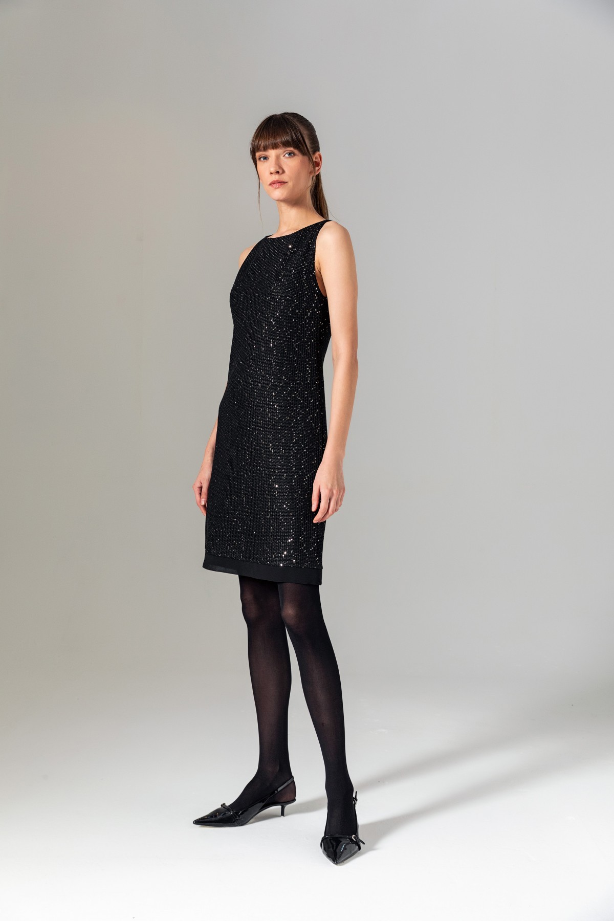 Pullu Kolsuz Elbise Siyah