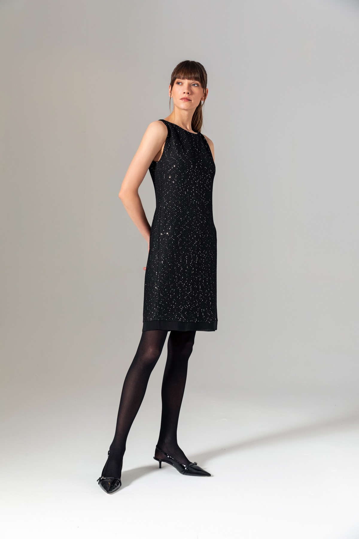 Pullu Kolsuz Elbise Siyah