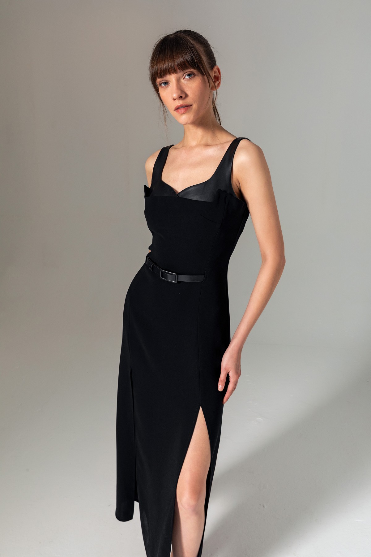 Deri Detaylı Uzun Elbise Siyah