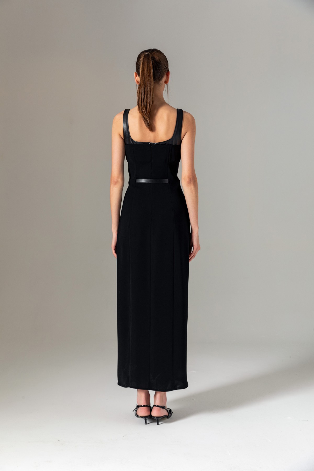 Deri Detaylı Uzun Elbise Siyah