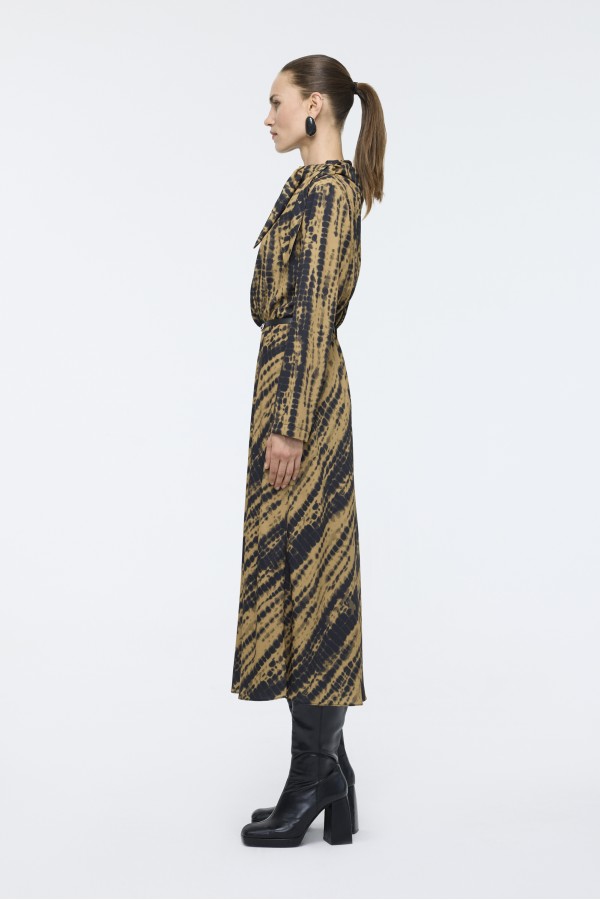 Fular Detaylı Desenli Elbise Camel Fular Detaylı Desenli Elbise Camel