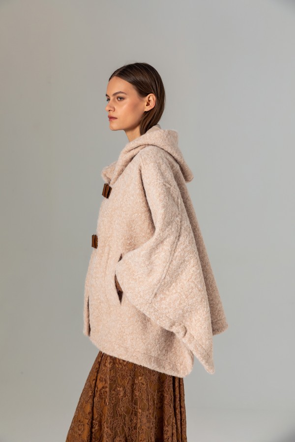 Deri Aksesuarlı Kapüşonlu Kaban Bej