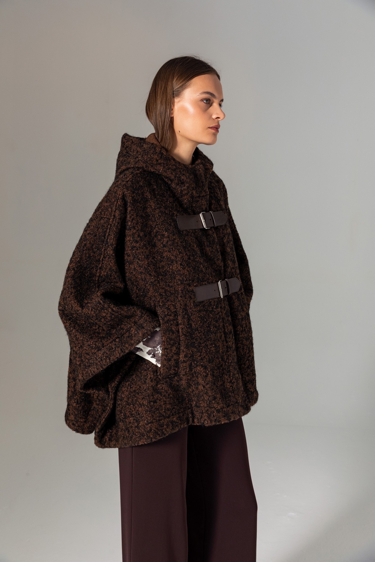 Deri Aksesuarlı Kapüşonlu Kaban Kahve