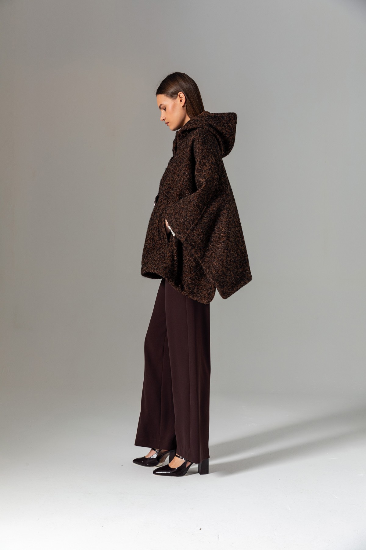 Deri Aksesuarlı Kapüşonlu Kaban Kahve