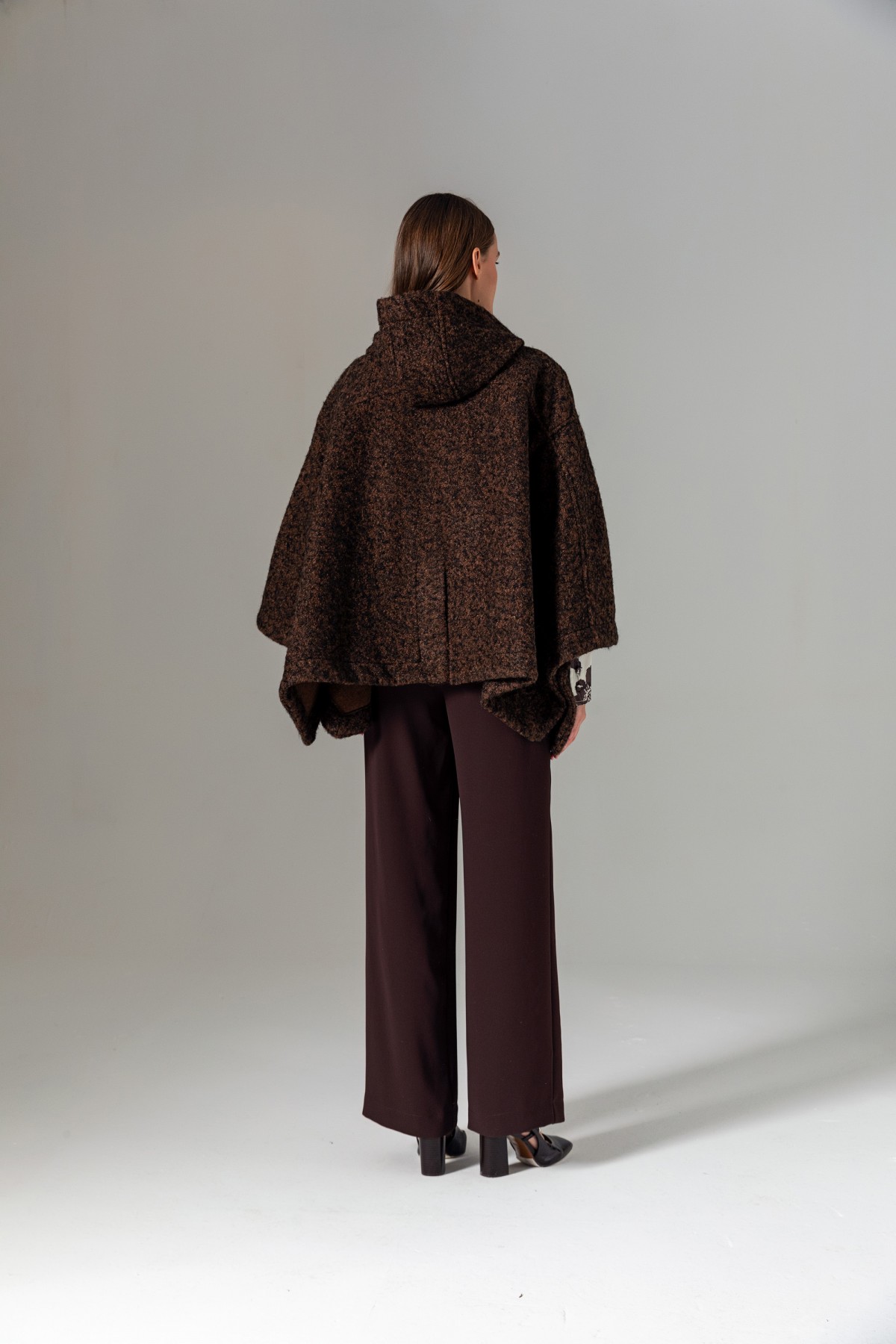 Deri Aksesuarlı Kapüşonlu Kaban Kahve