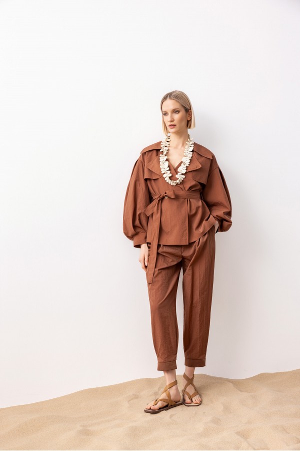 Paçası Düğmeli Pileli Pantolon Ki̇remi̇t