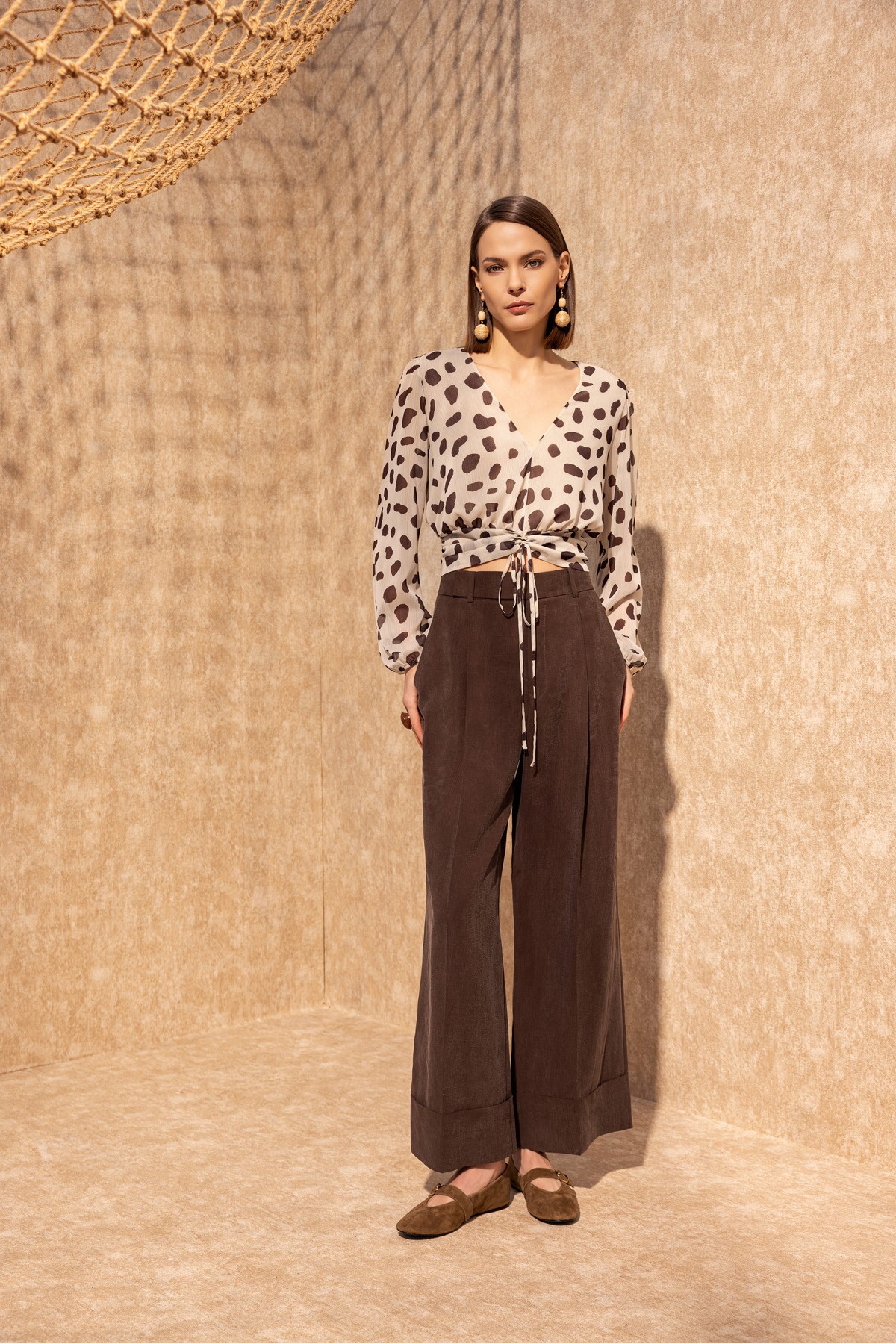 Bele Oturan Desenli Bluz Kahve