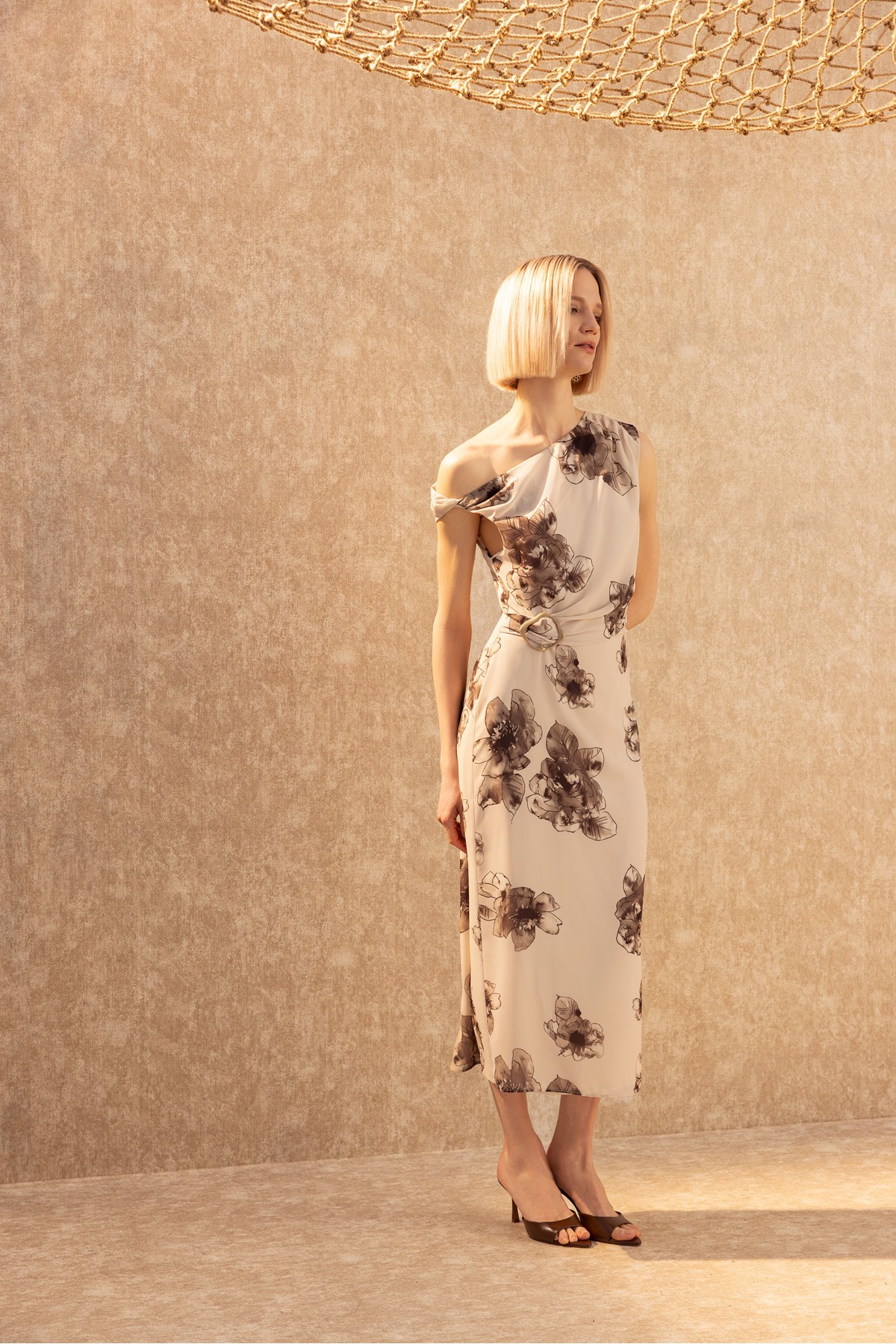 Desenli Kolsuz Elbise Kahve