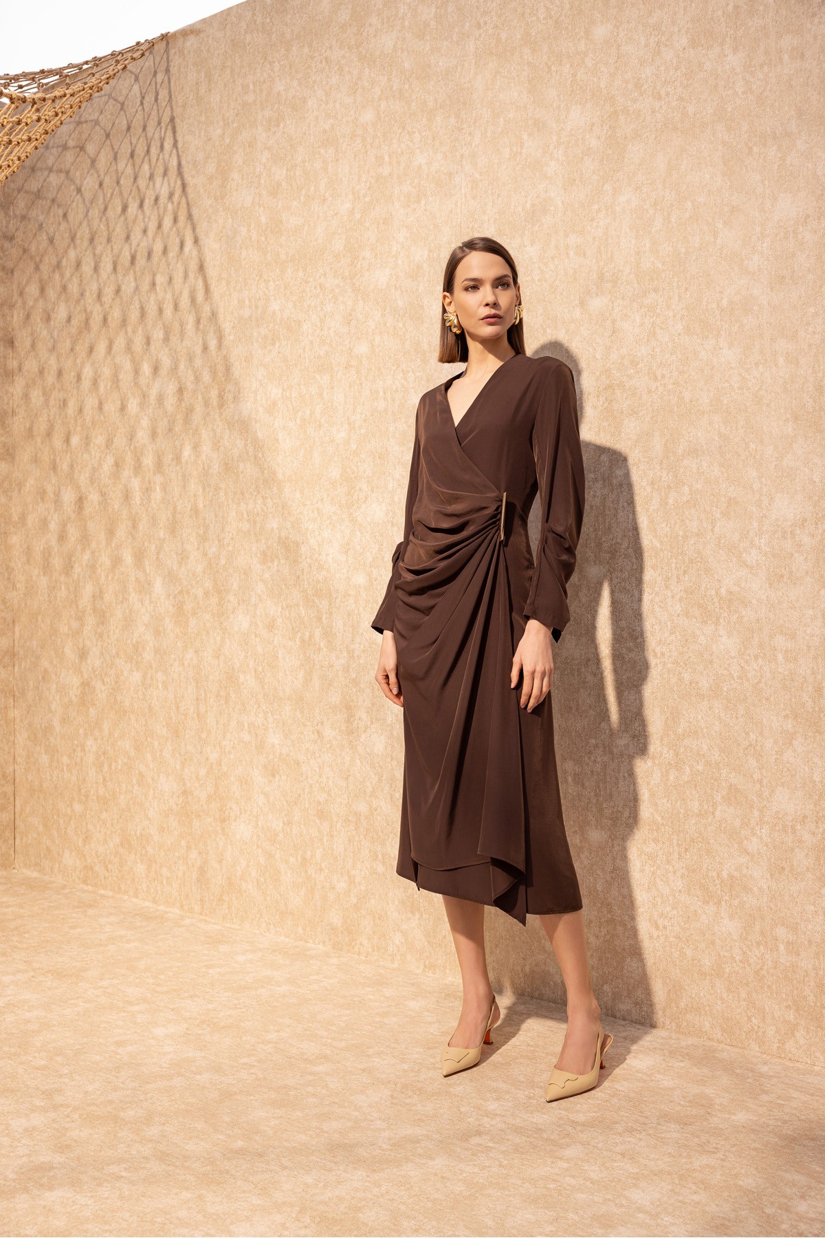 Metal Tokalı Uzun Kol Elbise Kahve